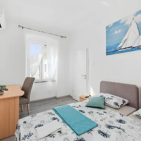 Little Flower 5 - Rent Daire Rijeka